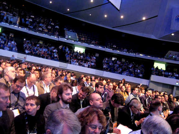 An estimated 5,000 packed the arena in Anaheim Convention Center to hear SolidWorks CEO Jeff Ray's openning keynote.
