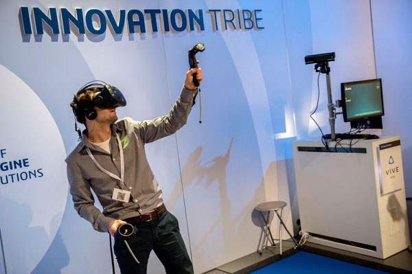 Conference attendees at Design in the Age of Experience had a great time using the Dream Sketcher system and HTC Vive virtual reality controls. Image courtesy Dassault Systèmes. 